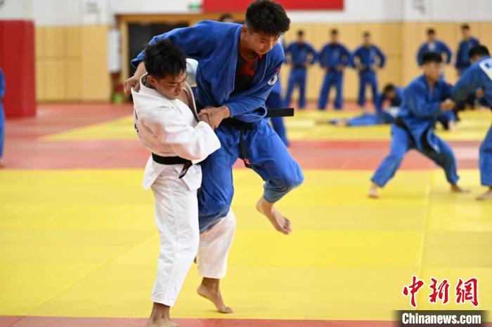 中国大学生柔道队封闭集训备战成都大运会