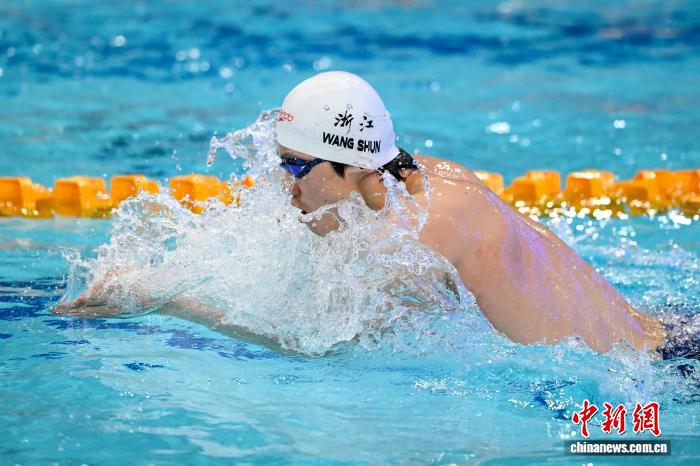张展硕斩获四金创个人最佳 中国游泳公开赛深圳