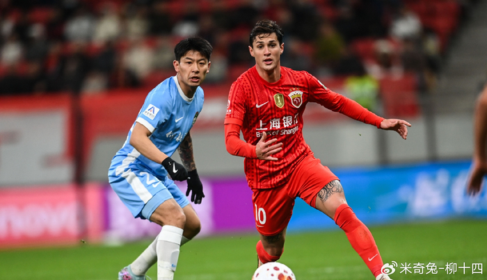 武磊双响助上海海港逆转 安佩姆左路爆发成关键