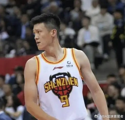 周鹏达成CBA历史800场里程碑 老将坚守赛场书写传