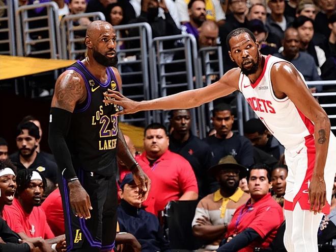 湖人强势压制火箭 詹姆斯28+8+7引领胜利