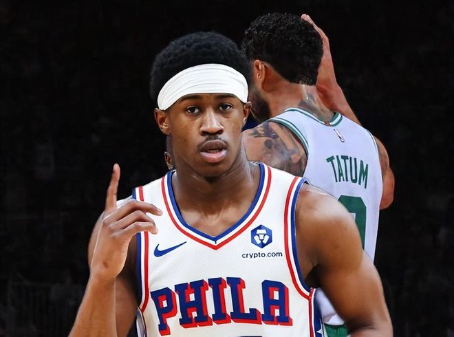 残阵76人掀翻绿军季后赛首轮爆冷1-1平